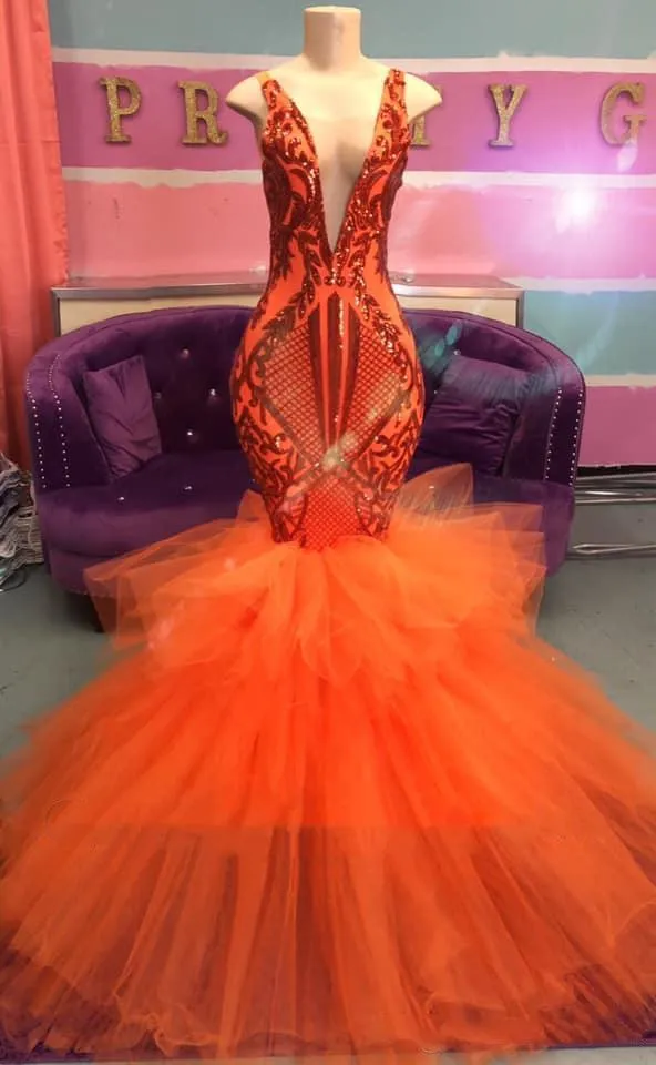 Chic Sleeveless Deep V-neck Tulle Puffy Train Orange Prom Party Gowns