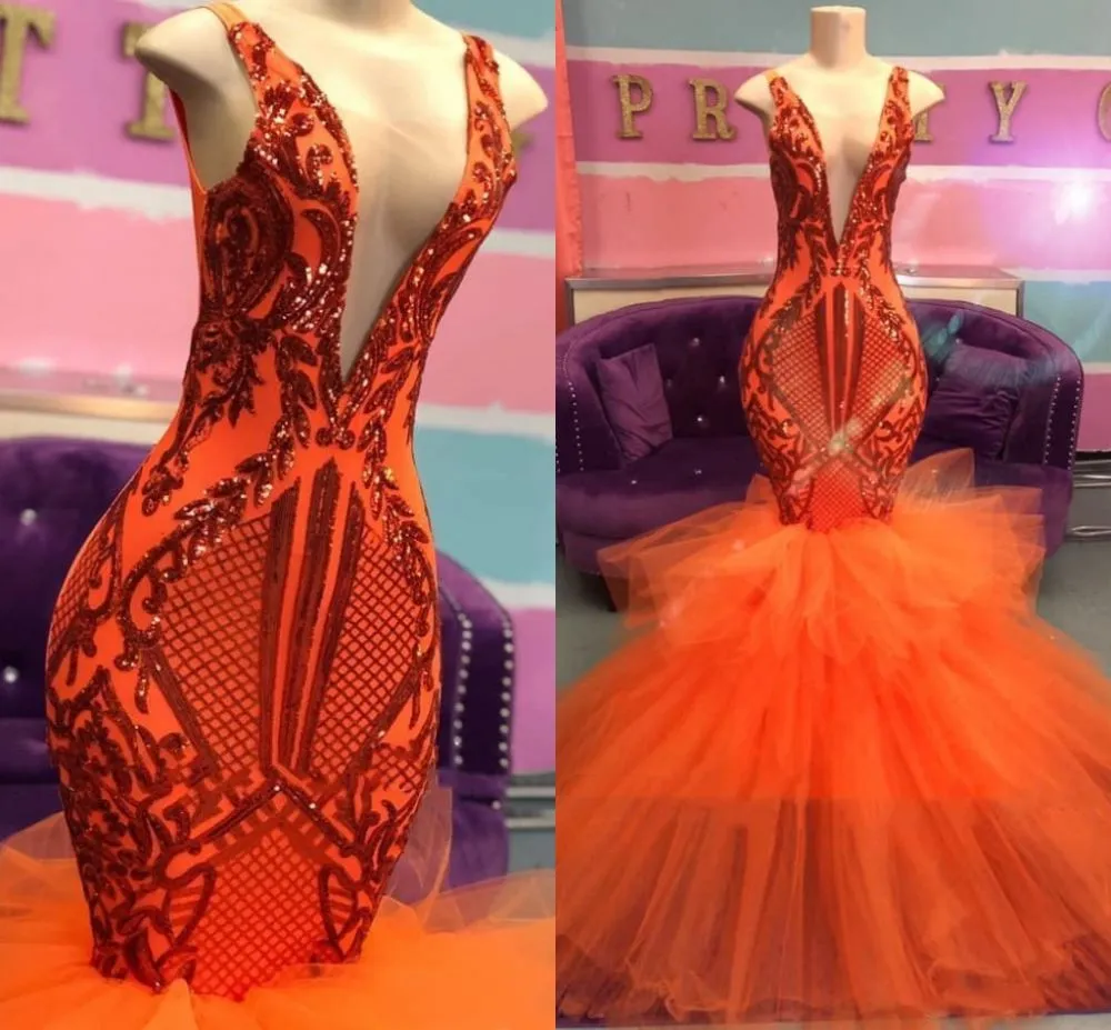 Chic Sleeveless Deep V-neck Tulle Puffy Train Orange Prom Party Gowns