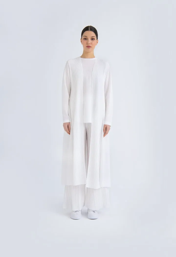 Choice Pleated Sleeveless Outerwear Off White