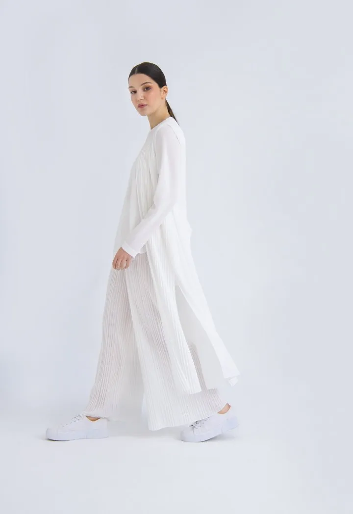 Choice Pleated Sleeveless Outerwear Off White