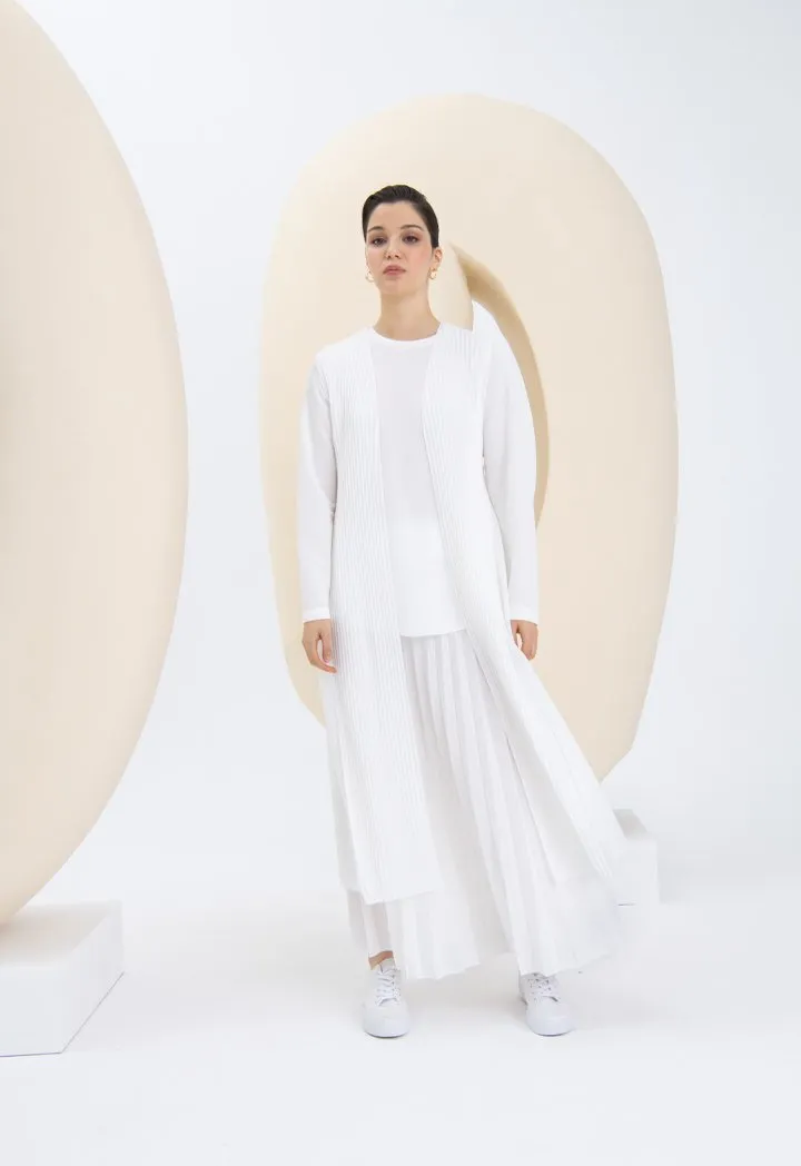 Choice Pleated Sleeveless Outerwear Off White
