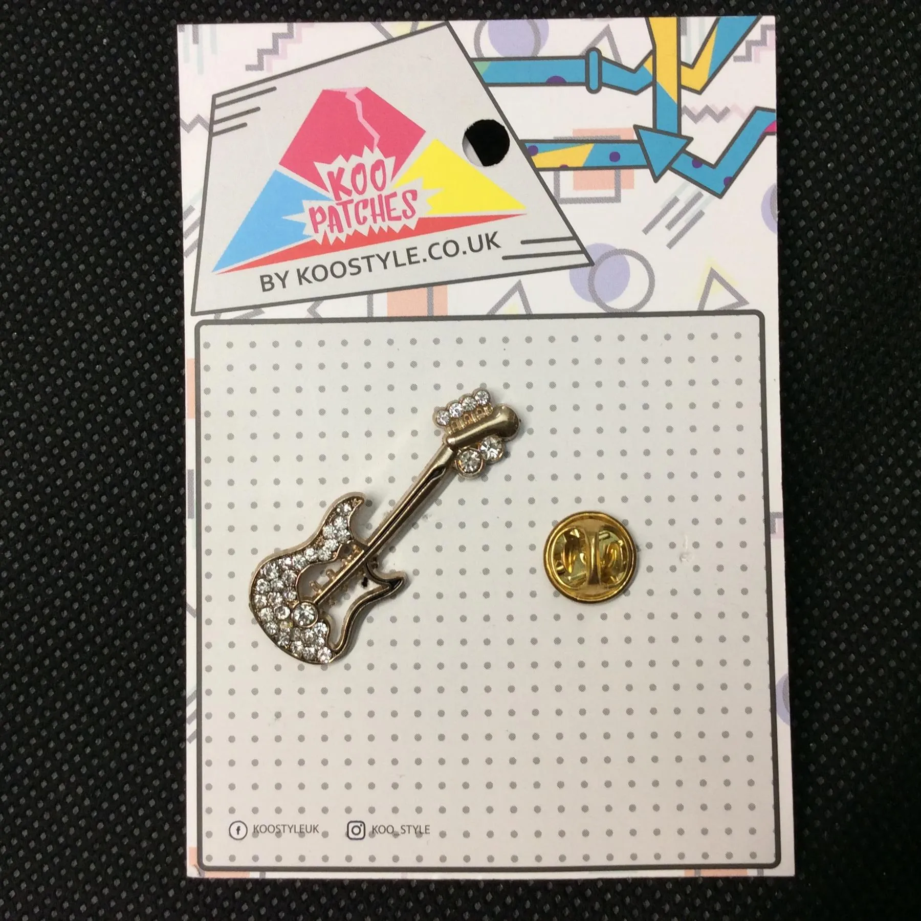 MP0031 - Diamante Stone Gold Guitar Musical Instrument Metal Pin Badge