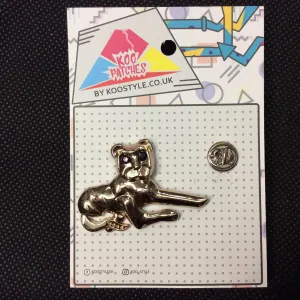 MP0093 - Golden Laying Leopard Tiger Cat Metal Pin Badge