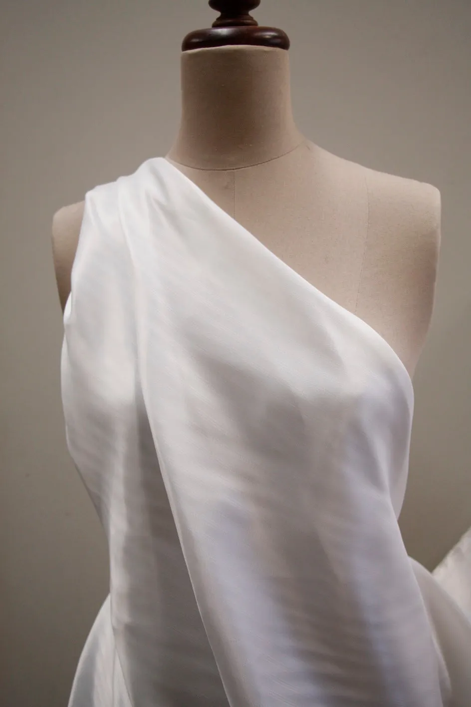 White Line 'L' (150cm wide)